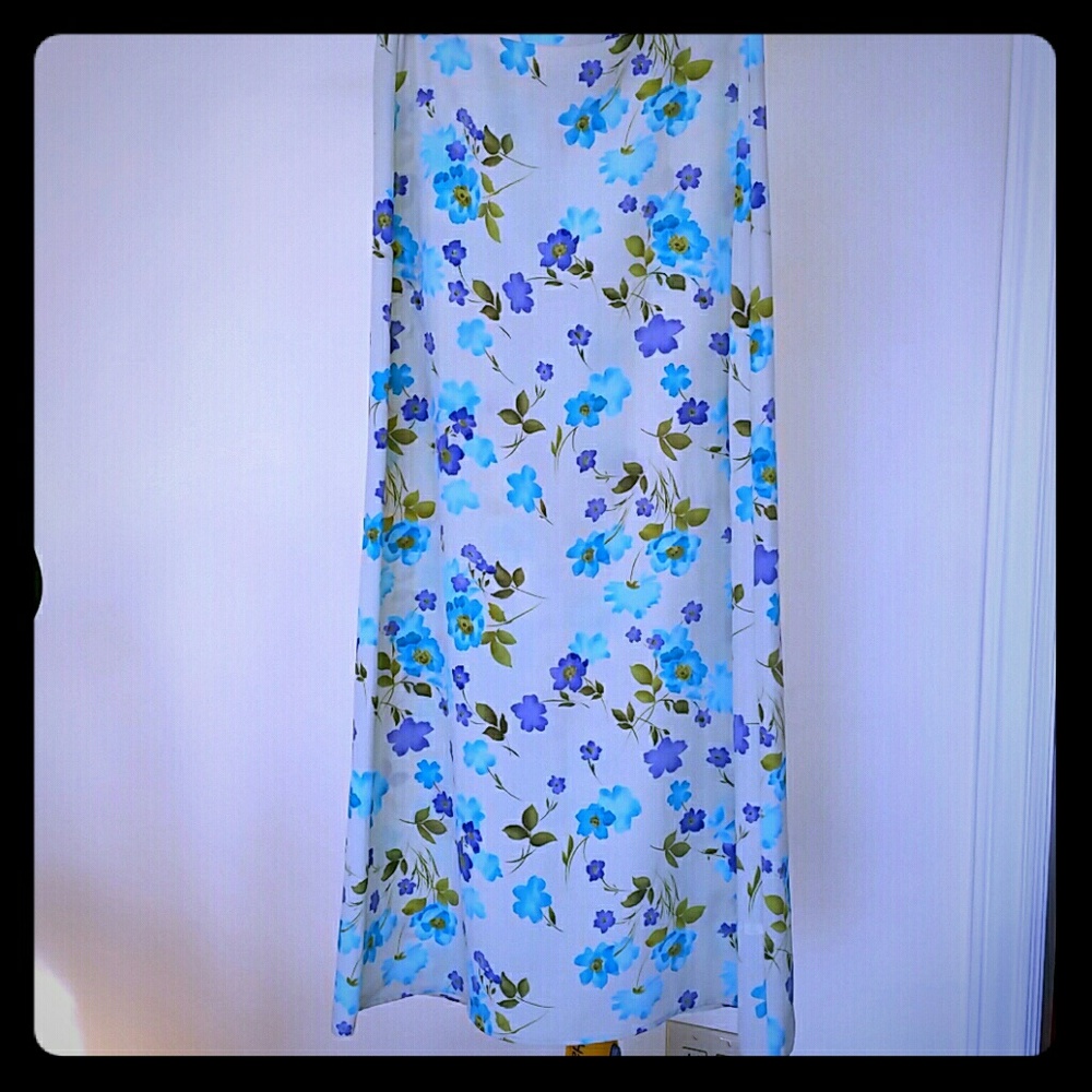 Express flowery skirt